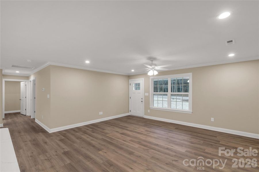 Spacious, unfurnished interior of a new home in , Kershaw (Image 8).