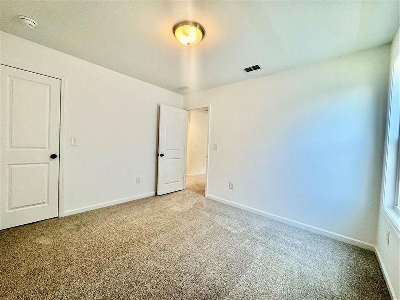 Spacious, unfurnished interior of a new home in Eastlyn Crossing, Flowery Branch (Image 19).