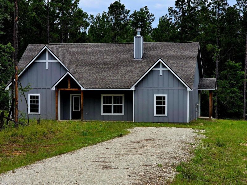 Exterior details and patio area of a home in , Lovelady (Image 3).