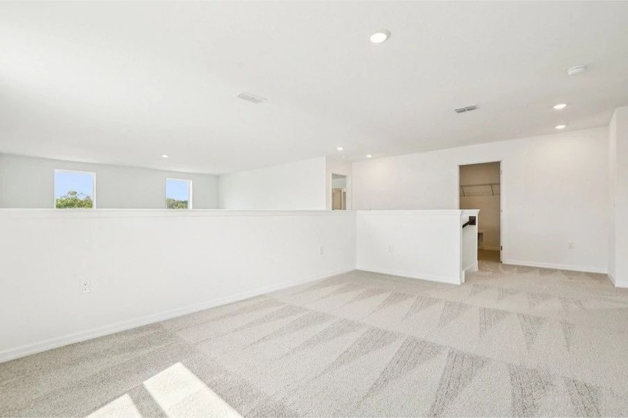 Spacious, unfurnished interior of a new home in Ardisia Park, New Smyrna Beach (Image 19).