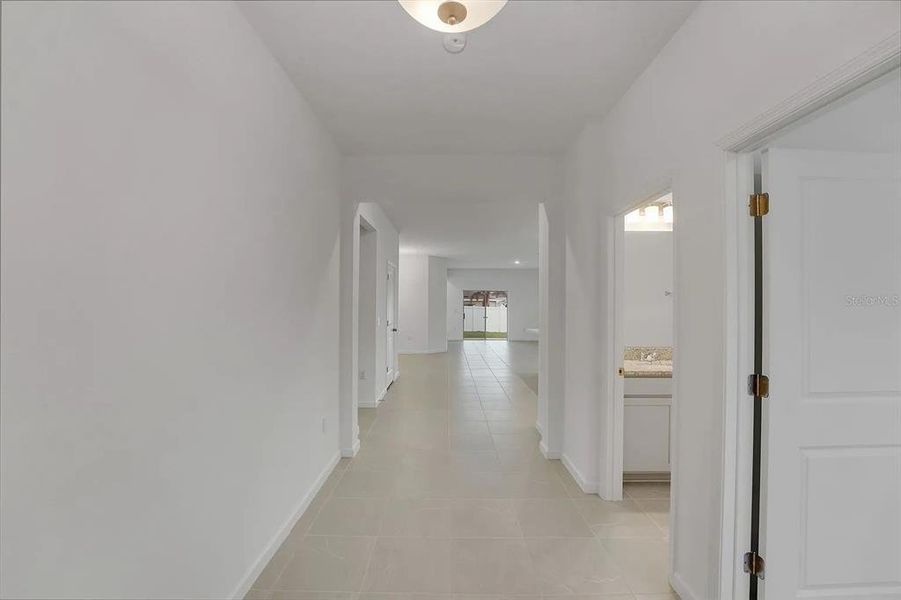 Spacious, unfurnished interior of a new home in Cypress Park Estates, Haines City (Image 16).