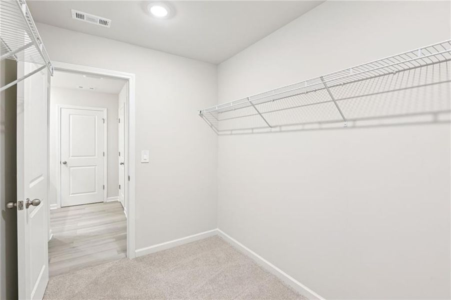 Spacious, unfurnished interior of a new home in Ivey Township, Dallas (Image 33).