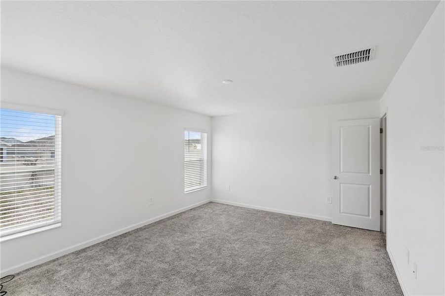 Spacious, unfurnished interior of a new home in Lawson Dunes, Haines City (Image 19).