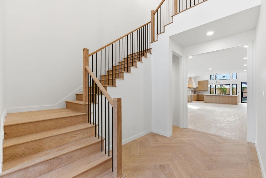 Spacious, unfurnished interior of a new home in , Houston (Image 33).