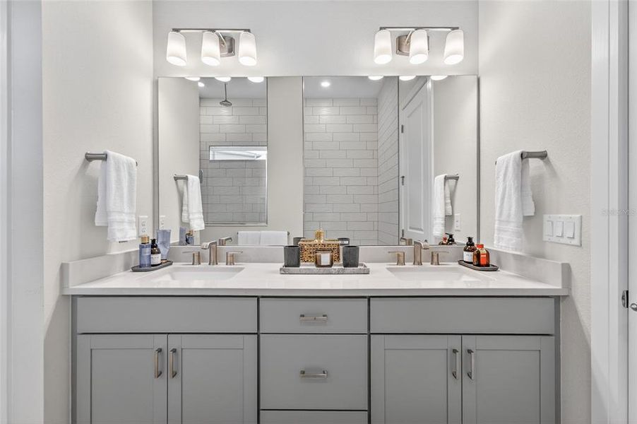 Furnished interior view inside a new home in , Orlando (Image 55).