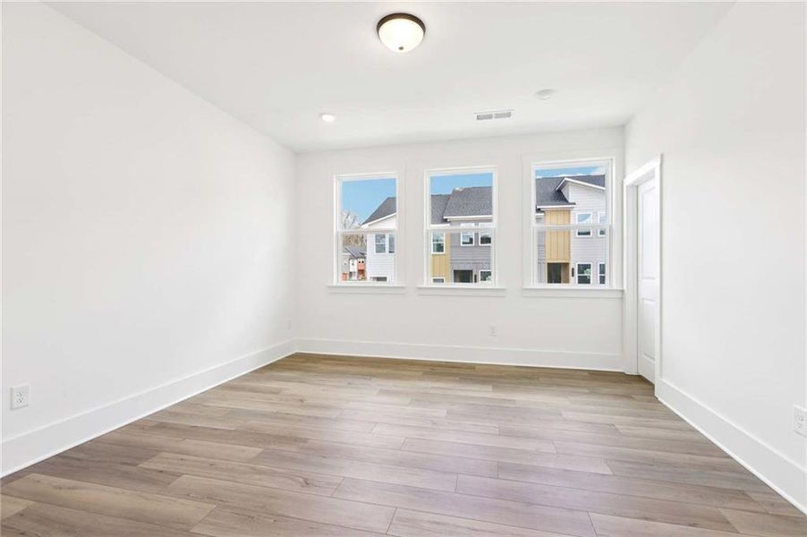Spacious, unfurnished interior of a new home in Park Vue, Atlanta (Image 20).