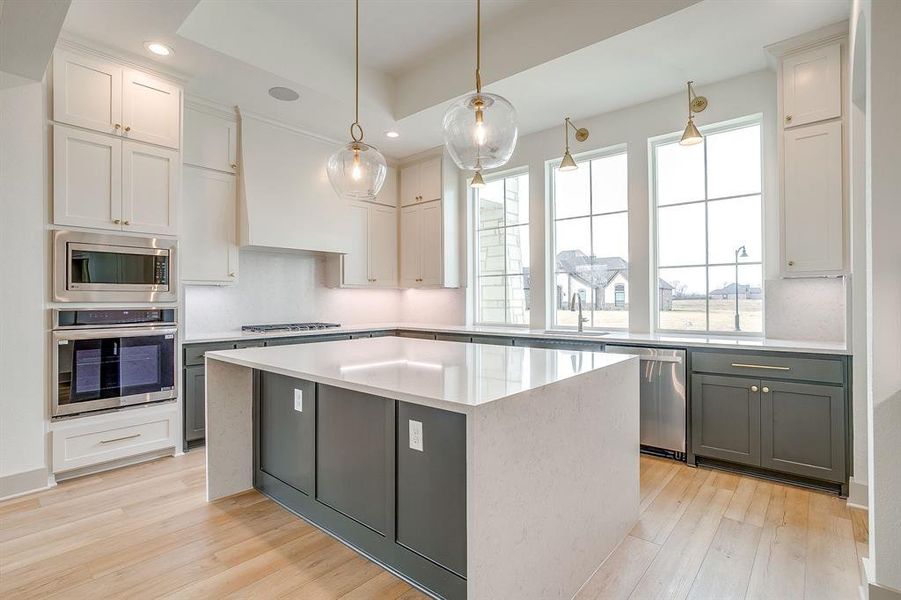 Furnished interior view inside a new home in Tuscan Estates, Waxahachie (Image 6).