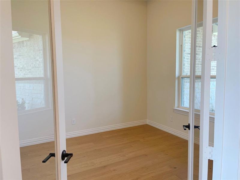 Spacious, unfurnished interior of a new home in The Ranch at Stone Hill, Waxahachie (Image 8).