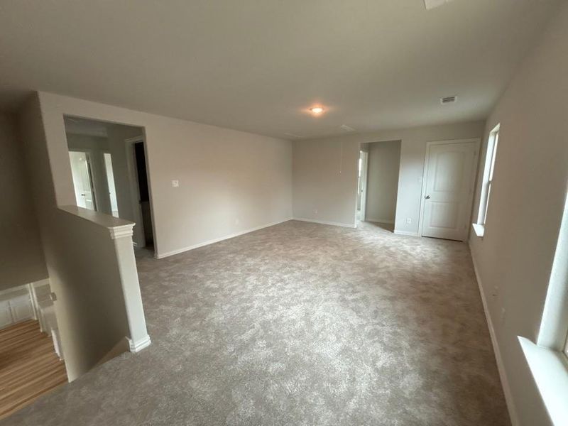 Spacious, unfurnished interior of a new home in Waterford Park, Weatherford (Image 7).