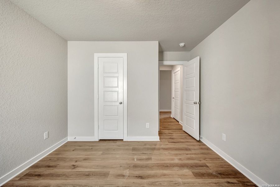 Spacious, unfurnished interior of a new home in Winding Brook, San Antonio (Image 23).