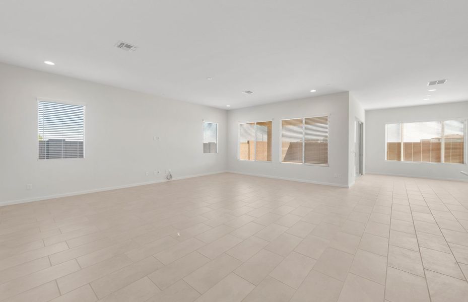 Spacious, unfurnished interior of a new home in Soleo, San Tan Valley (Image 27).