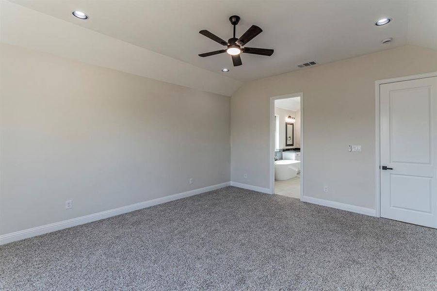 Spacious, unfurnished interior of a new home in , Van Alstyne (Image 29).