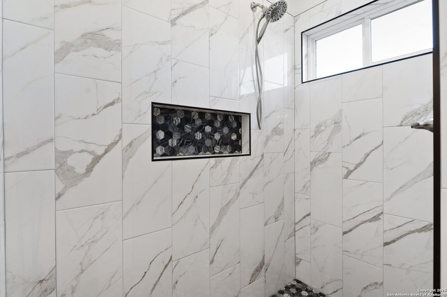 Close-up of interior finishes inside a home in , Uvalde (Image 14).