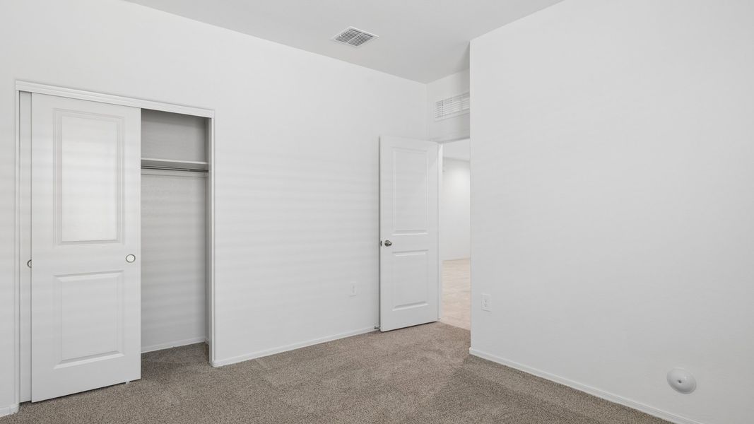 Representative unfurnished interior of a home built from the Lakeway by D.R. Horton in Heartland Ranch, Coolidge (Image 28).