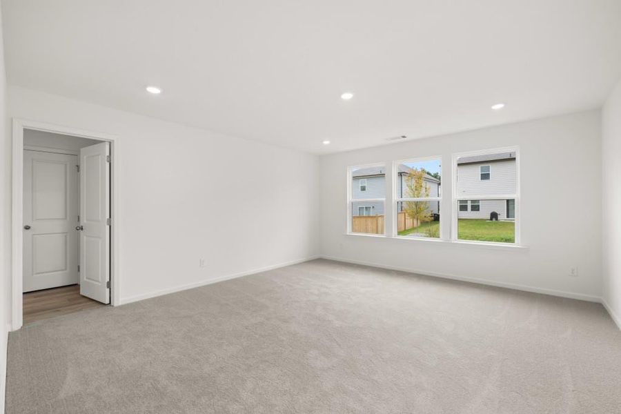 Spacious, unfurnished interior of a new home in Timber Ridge: Timber Ridge 42', Douglasville (Image 30).