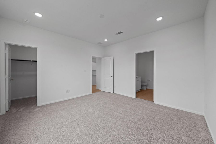 Spacious, unfurnished interior of a new home in Montgomery Bend, Montgomery (Image 10).