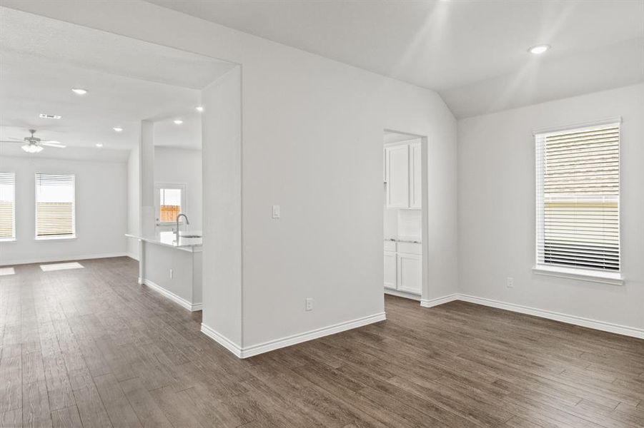 Spacious, unfurnished interior of a new home in Rocky Creek Crossing, Fort Worth (Image 14). Spacious, unfurnished interior of a new home in Rocky Creek Crossing, Fort Worth (Image 14).