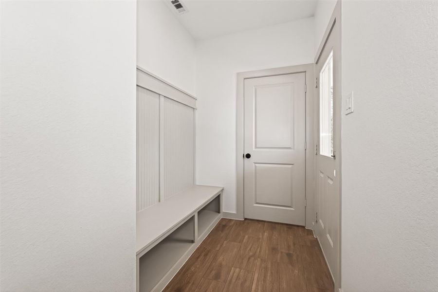 Spacious, unfurnished interior of a new home in , Hempstead (Image 35).