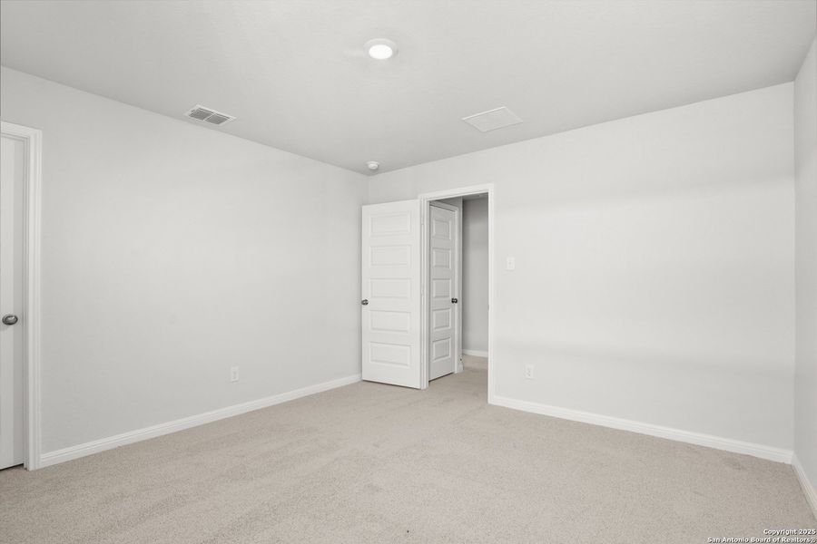 Spacious, unfurnished interior of a new home in Applewhite Meadows, San Antonio (Image 24).