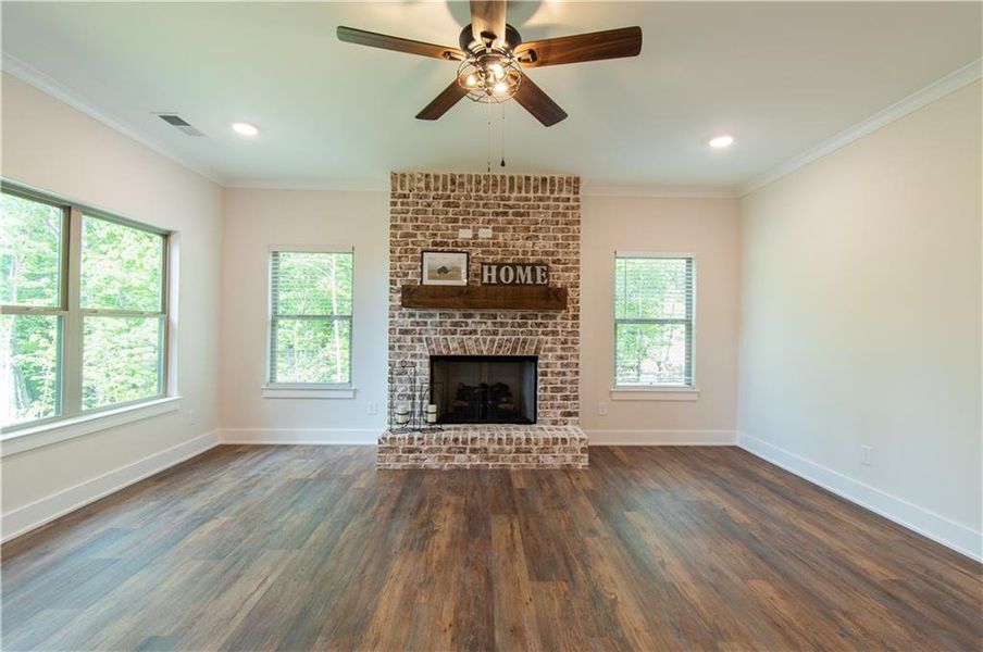 Spacious, unfurnished interior of a new home in , Jasper (Image 49).