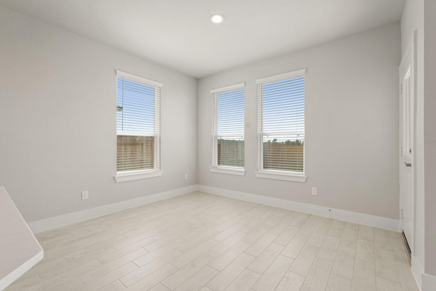 Spacious, unfurnished interior of a new home in Briarwood Crossing, Rosenberg (Image 21).
