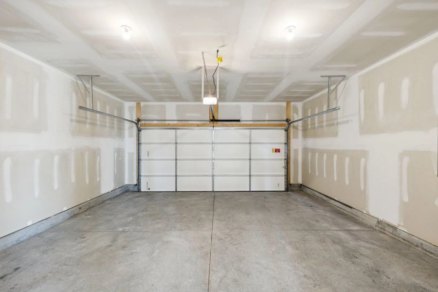 Spacious, unfurnished interior of a new home in Cades Bluff, Lebanon (Image 43).