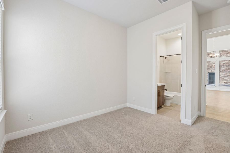 Spacious, unfurnished interior of a new home in 6 Creeks, Kyle (Image 30).