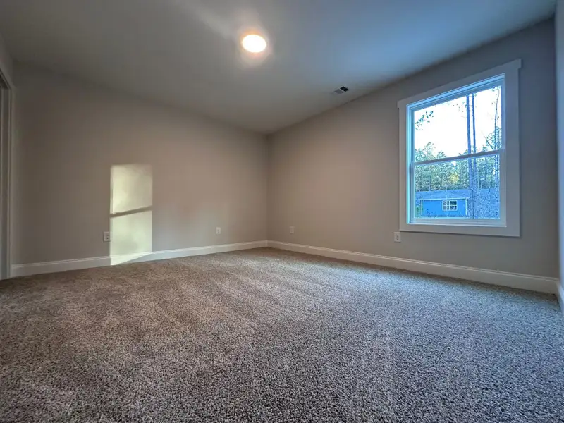 Spacious, unfurnished interior of a new home in Dove Creek, LaGrange (Image 23).