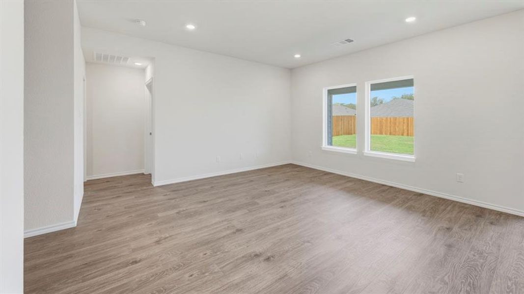 Spacious, unfurnished interior of a new home in Frontier Pointe, Princeton (Image 20).