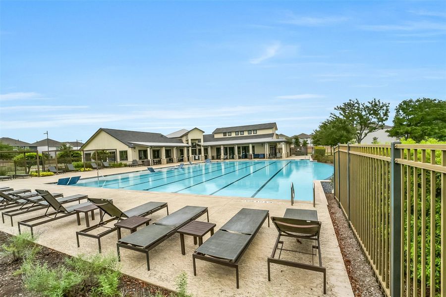 Community amenities in , Houston (Image 34).