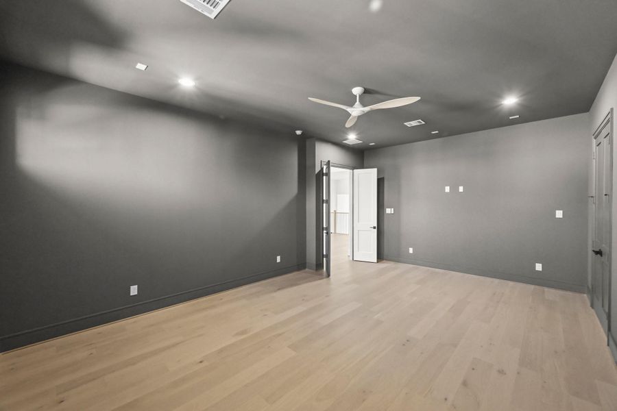 At 22x15, there's space to seat plenty of friends!