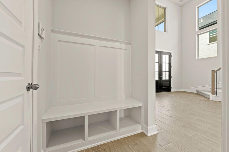 Representative image. Features, selections and colors may vary.