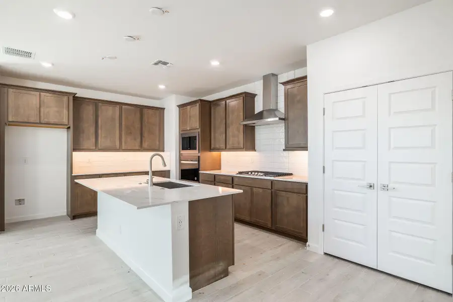 8-web-or-mls-6807-w-molly-ln-lot-63