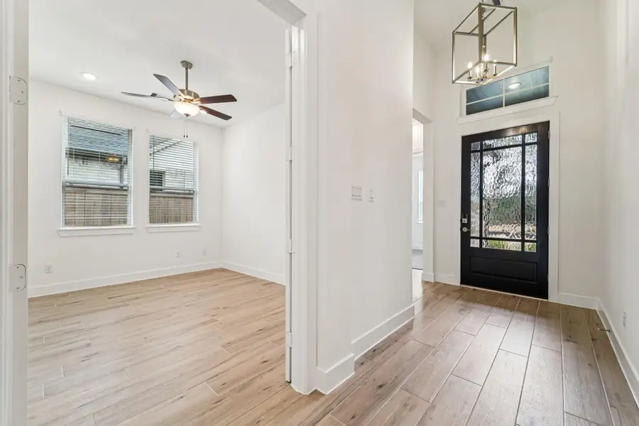 Spacious, unfurnished interior of a new home in Kresston, Montgomery (Image 22).