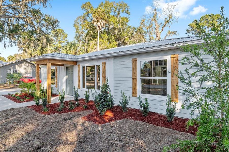 Exterior details and patio area of a home in , Ocala (Image 25). Exterior details and patio area of a home in , Ocala (Image 25).