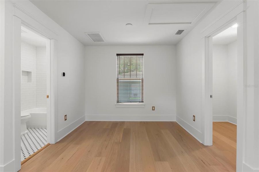 Spacious, unfurnished interior of a new home in , St. Petersburg (Image 24).