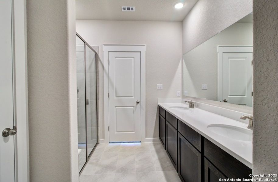 Furnished interior view inside a new home in Cloud Country, New Braunfels (Image 8).
