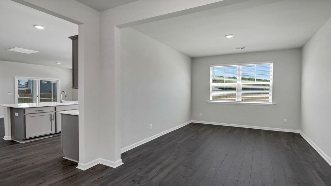 Spacious, unfurnished interior of a new home in Sease's Pond, Gilbert (Image 21).