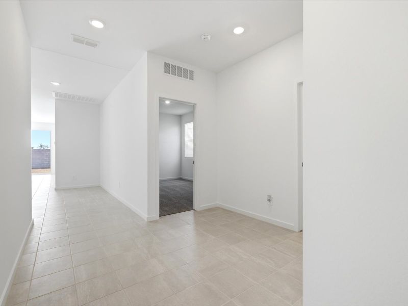 Spacious, unfurnished interior of a new home in Wildera, San Tan Valley (Image 7).