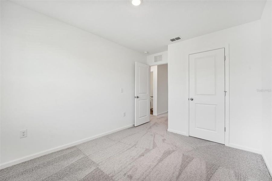 Spacious, unfurnished interior of a new home in Vista Walk, Dade City (Image 19).