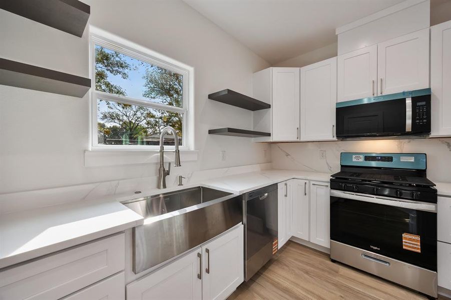 Furnished interior view inside a new home in , Dallas (Image 16).