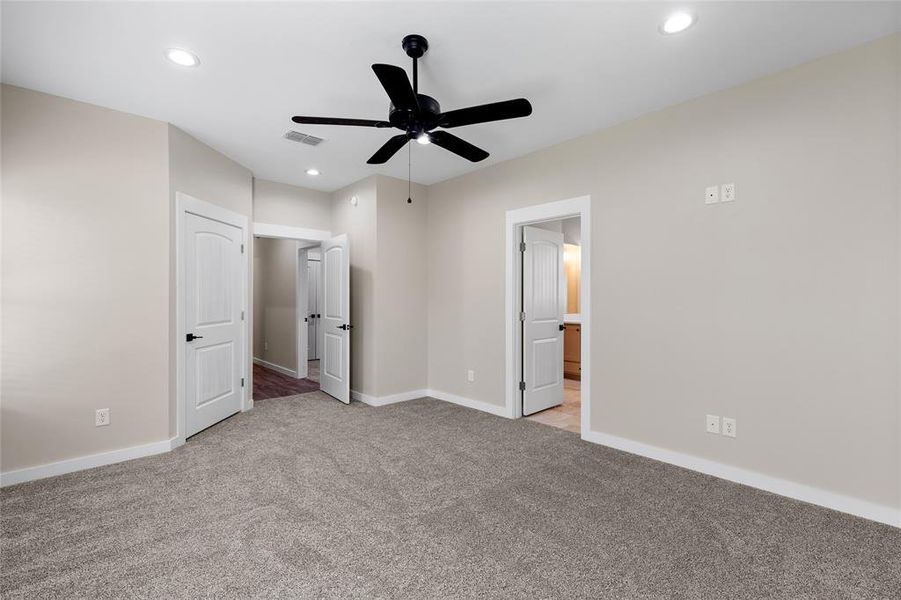Spacious, unfurnished interior of a new home in , Sulphur Springs (Image 30).