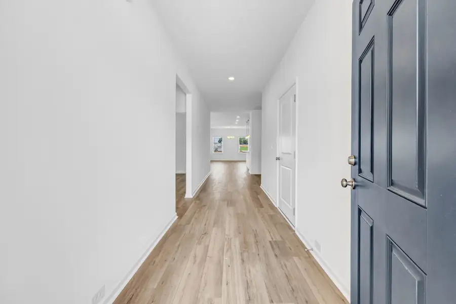 Spacious, unfurnished interior of a new home in Stratford Station, Lebanon (Image 18).