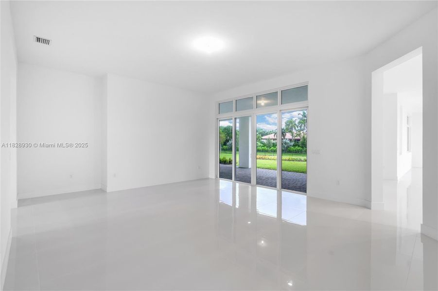 Spacious, unfurnished interior of a new home in , Davie (Image 28).