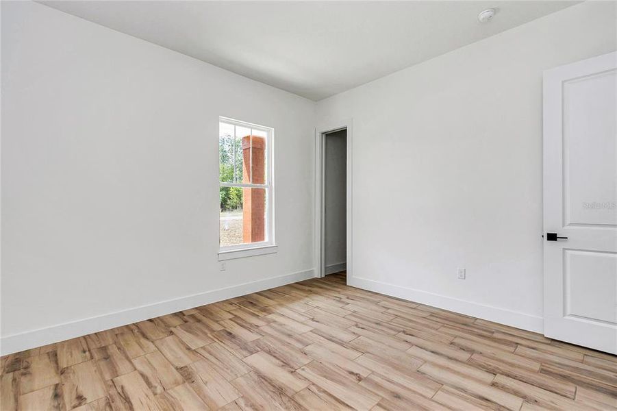 Spacious, unfurnished interior of a new home in , Ocala (Image 37).
