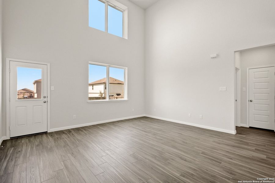 Spacious, unfurnished interior of a new home in Cinco Lakes, San Antonio (Image 22). Spacious, unfurnished interior of a new home in Cinco Lakes, San Antonio (Image 22).
