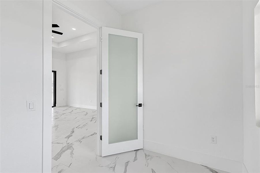 Spacious, unfurnished interior of a new home in , Port Charlotte (Image 46).