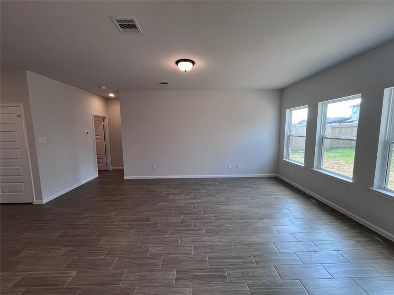 Spacious, unfurnished interior of a new home in Kendall Lakes, Alvin (Image 24). Spacious, unfurnished interior of a new home in Kendall Lakes, Alvin (Image 24).