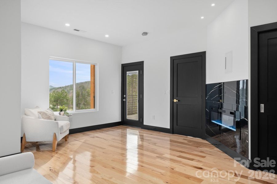 Spacious, unfurnished interior of a new home in , Mills River (Image 23).