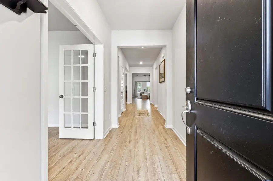 Spacious, unfurnished interior of a new home in , Summerville (Image 23).